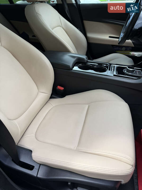 Седан Jaguar XE 2017 в Киеве фото 14 Седан Jaguar XE 2017 в Киеве