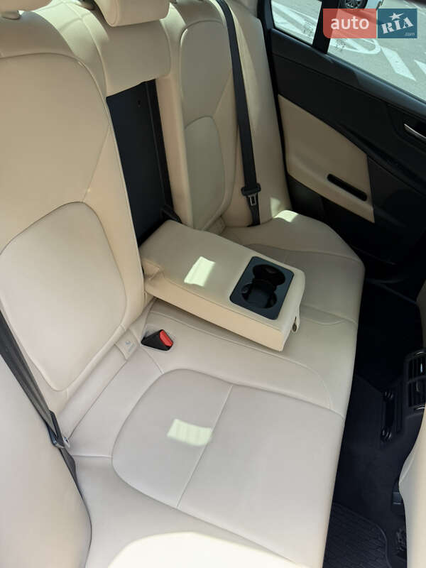 Седан Jaguar XE 2017 в Киеве фото 18 Седан Jaguar XE 2017 в Киеве