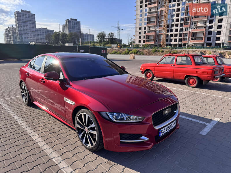 Седан Jaguar XE 2016 в Киеве