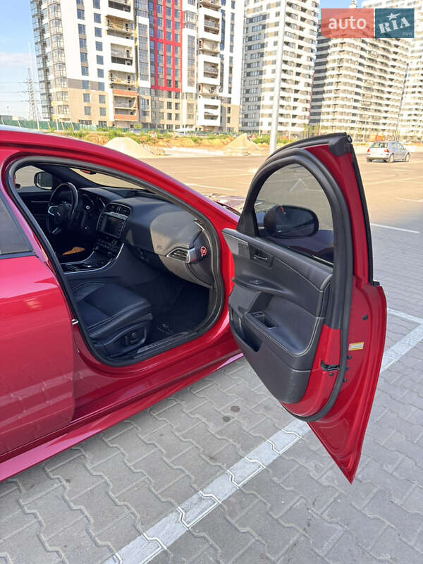 Седан Jaguar XE 2016 в Киеве