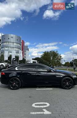 Седан Jaguar XE 2017 в 