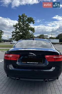Седан Jaguar XE 2017 в 