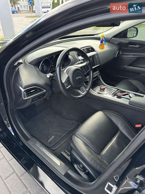 Седан Jaguar XE 2017 в Киеве фото 23 Седан Jaguar XE 2017 в Киеве