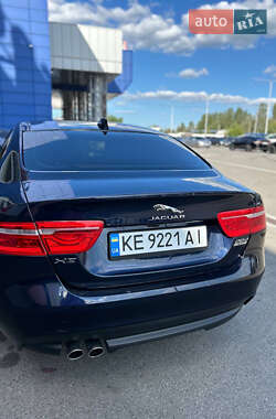 Седан Jaguar XE 2017 в 