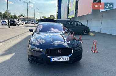 Седан Jaguar XE 2017 в 