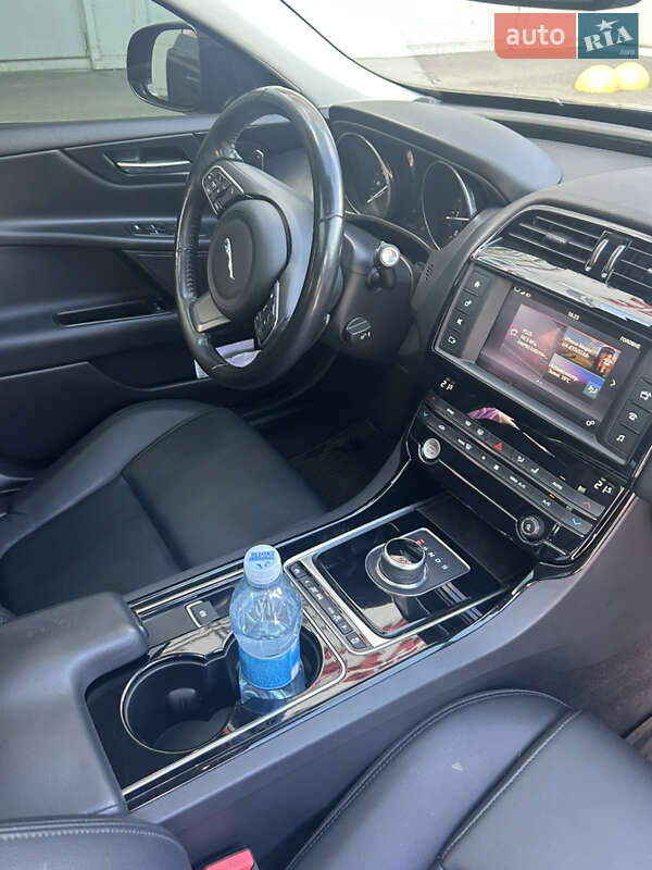 Седан Jaguar XE 2017 в Днепре фото 33 Седан Jaguar XE 2017 в Днепре