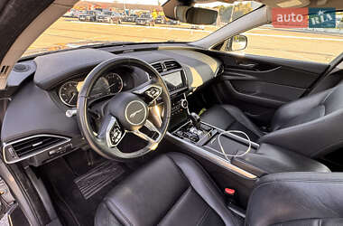 Седан Jaguar XE 2020 в 