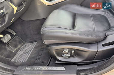 Седан Jaguar XE 2020 в 