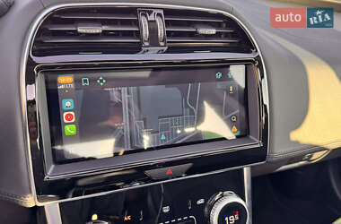 Седан Jaguar XE 2020 в 