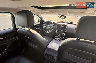 Седан Jaguar XE 2020 в 