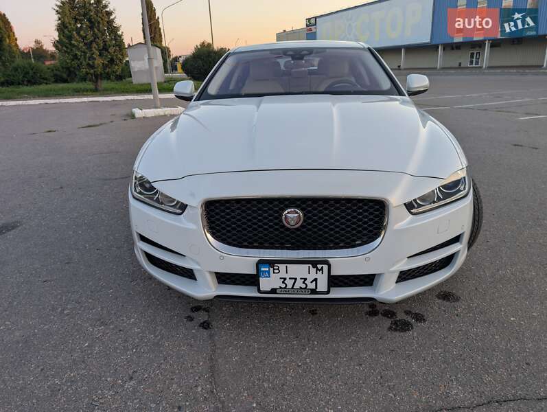 Седан Jaguar XE 2016 в Кременчуге