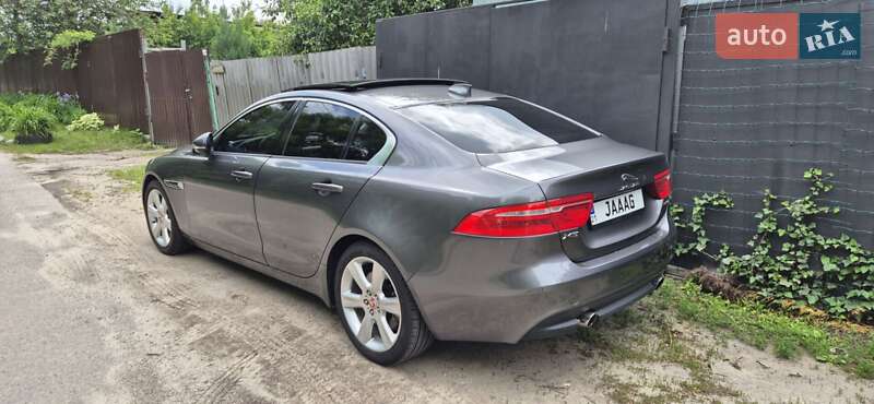 Седан Jaguar XE 2016 в Харкові