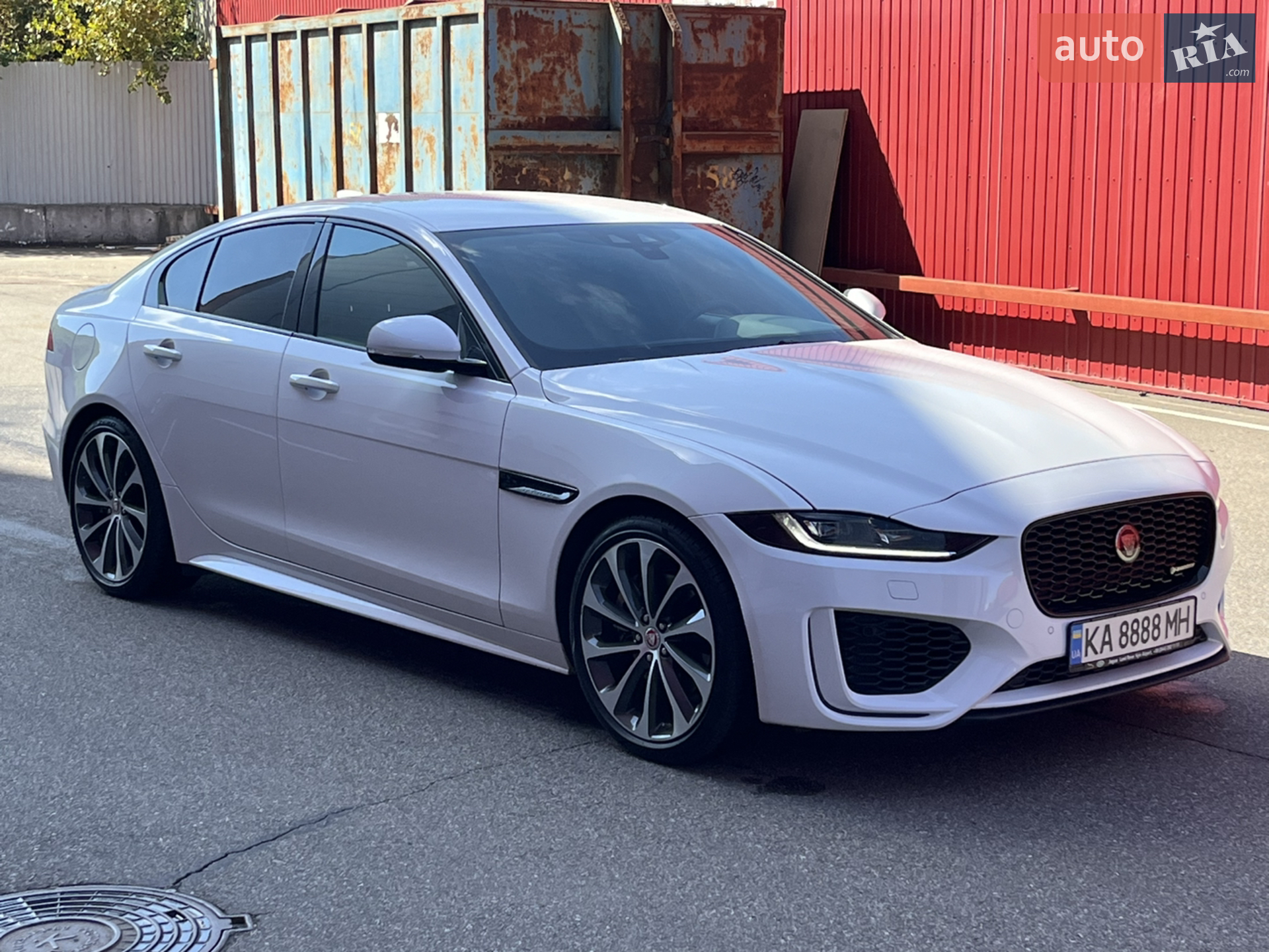 2020 Jaguar XE - мініатюра 2