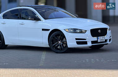 Седан Jaguar XE 2017 в 