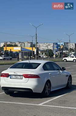 Седан Jaguar XE 2015 в 