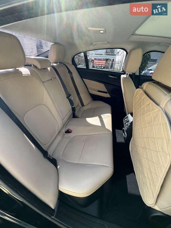 Седан Jaguar XE 2016 в Киеве