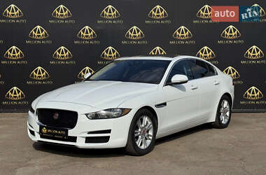 Седан Jaguar XE 2019 в 