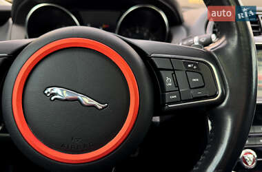 Седан Jaguar XE 2019 в 