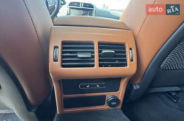 Седан Jaguar XE 2016 в 