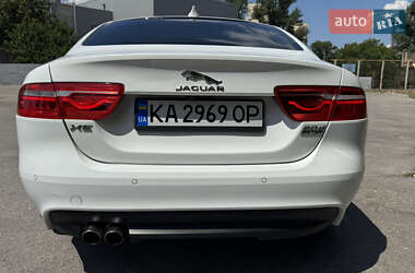 Седан Jaguar XE 2016 в 