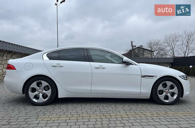 Седан Jaguar XE 2016 в 