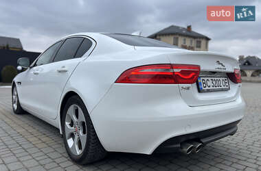 Седан Jaguar XE 2016 в 