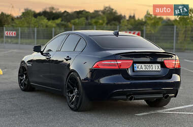 Седан Jaguar XE 2016 в 