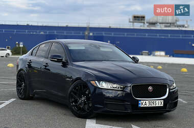 Седан Jaguar XE 2016 в 