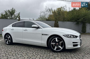 Седан Jaguar XE 2016 в 