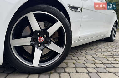 Седан Jaguar XE 2016 в 
