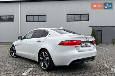 Седан Jaguar XE 2016 в 
