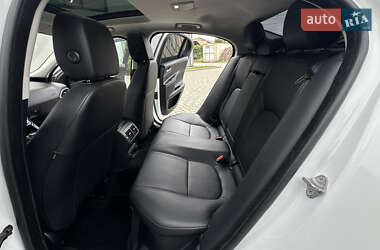 Седан Jaguar XE 2016 в 
