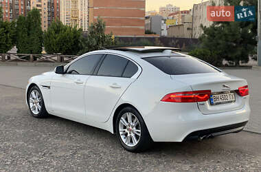 Седан Jaguar XE 2016 в 