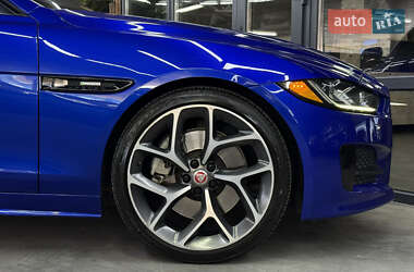Седан Jaguar XE 2016 в 