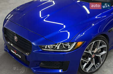 Седан Jaguar XE 2016 в 
