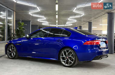 Седан Jaguar XE 2016 в 