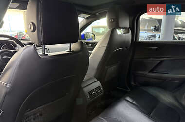 Седан Jaguar XE 2016 в 