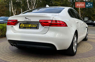 Седан Jaguar XE 2016 в 