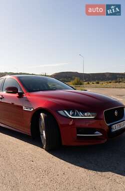 Седан Jaguar XE 2015 в 
