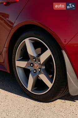 Седан Jaguar XE 2015 в 