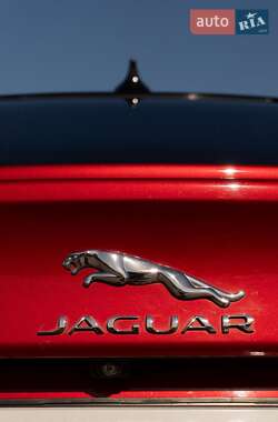 Седан Jaguar XE 2015 в 