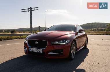 Седан Jaguar XE 2015 в 