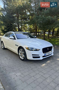 Седан Jaguar XE 2016 в Львове