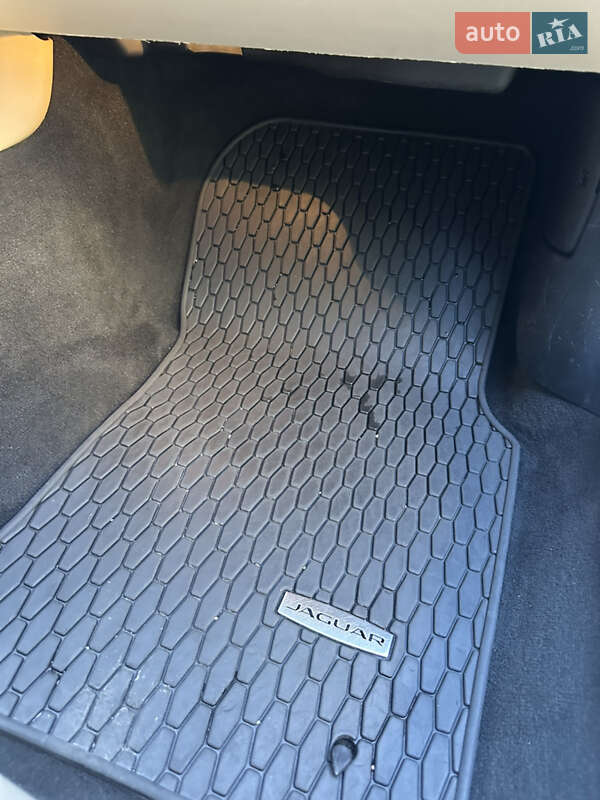 Седан Jaguar XE 2016 в Львові фото 18 Седан Jaguar XE 2016 в Львові