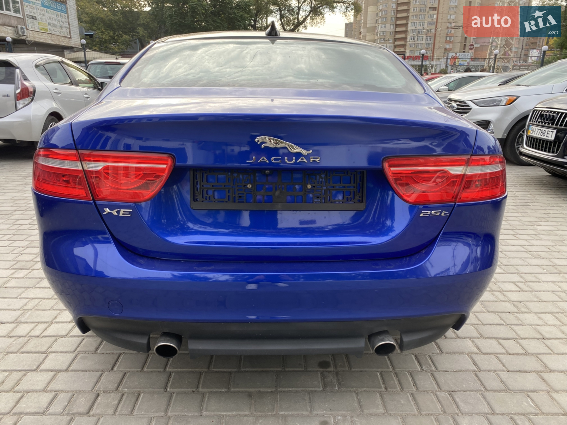 2018 Jaguar XE - мініатюра 4