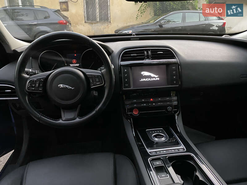 Седан Jaguar XE 2018 в Одессе