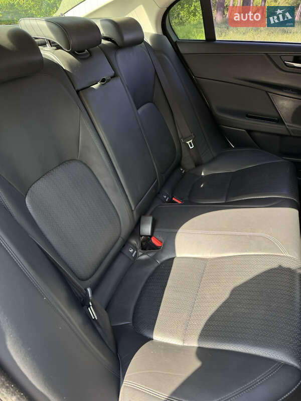 Седан Jaguar XE 2016 в Житомире фото 6 Седан Jaguar XE 2016 в Житомире