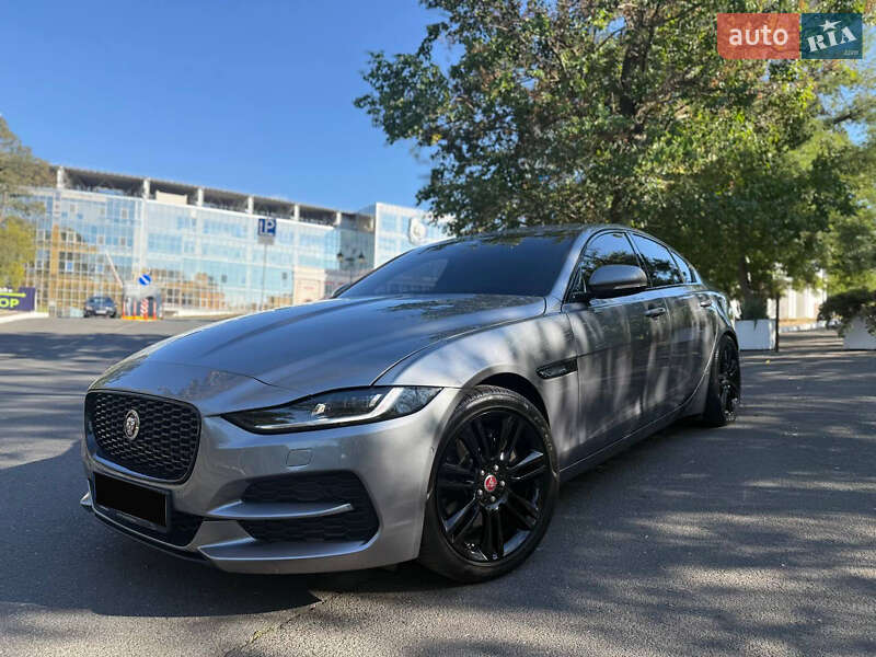 Седан Jaguar XE 2019 в Одесі