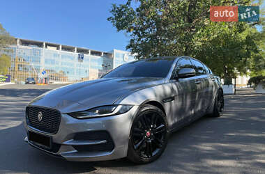 Седан Jaguar XE 2019 в 