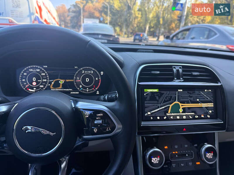 Седан Jaguar XE 2019 в Одесі